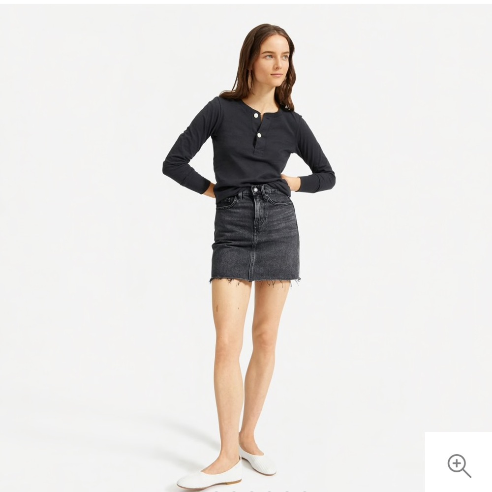 Everlane EUC Recotton Henley in Washed Black